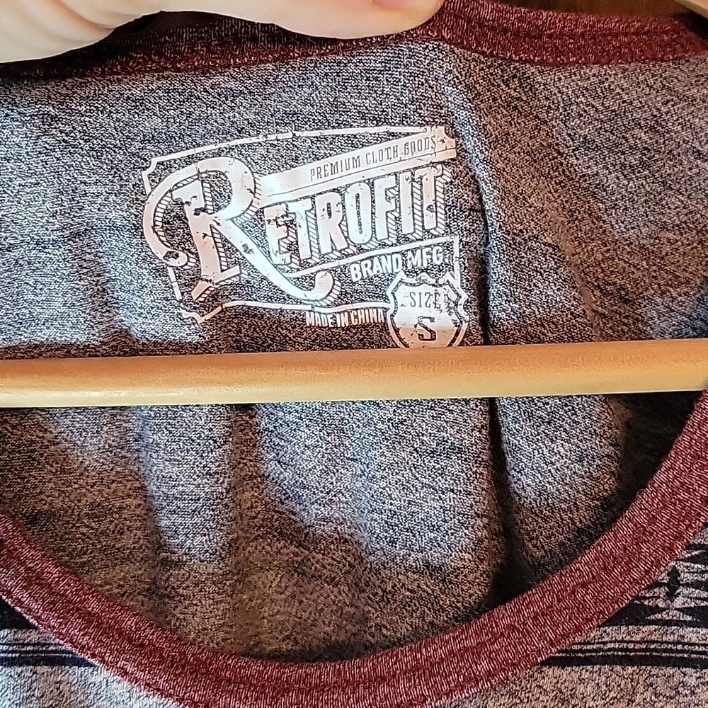 Retrofit Brand Mfg Men's Sleeveless Tribal Tank Top Blue Maroon, Size Small - Picture 3 of 3